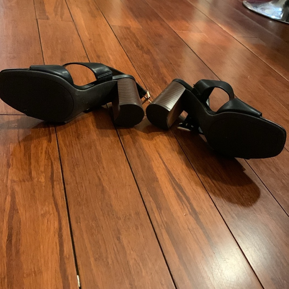 Heels - Picture 5 of 7